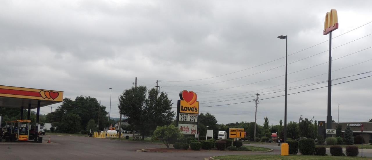Super 8 By Wyndham Mifflinville Near Bloomsburg Buitenkant foto