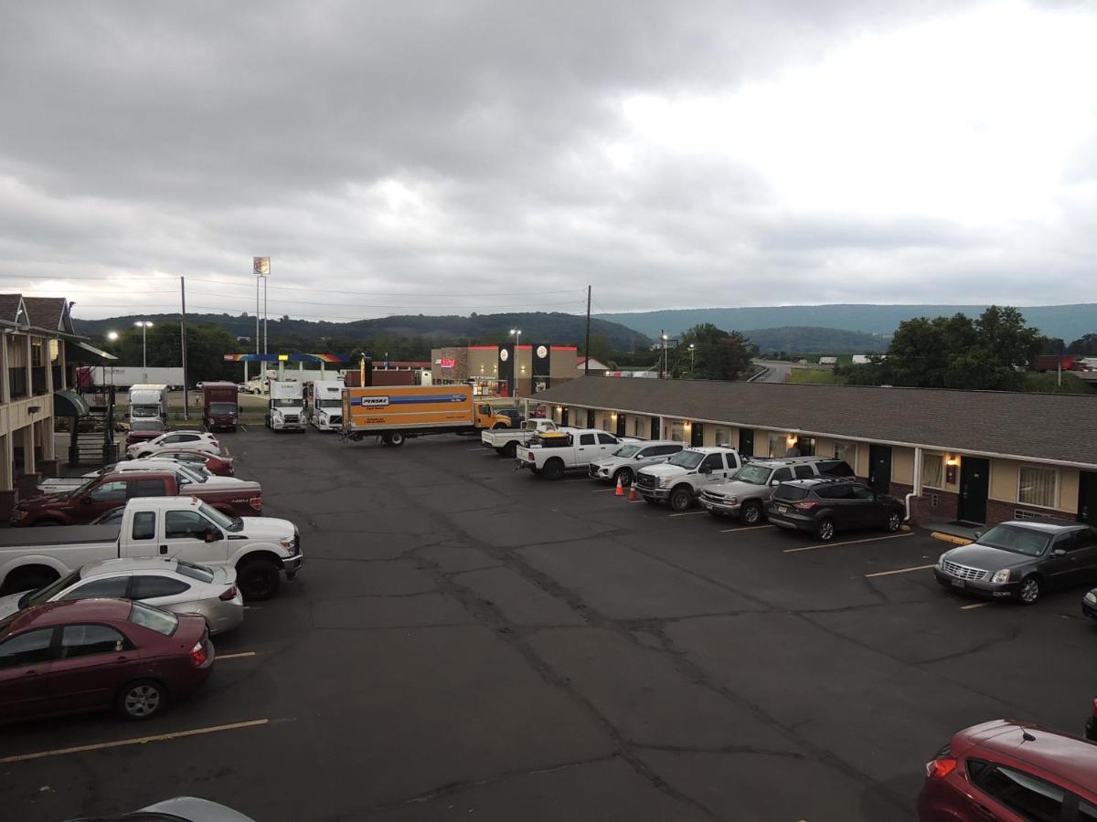 Super 8 By Wyndham Mifflinville Near Bloomsburg Buitenkant foto